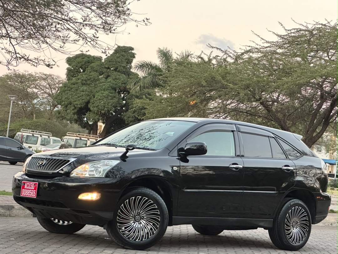 Toyota Harrier thumbnail 2
